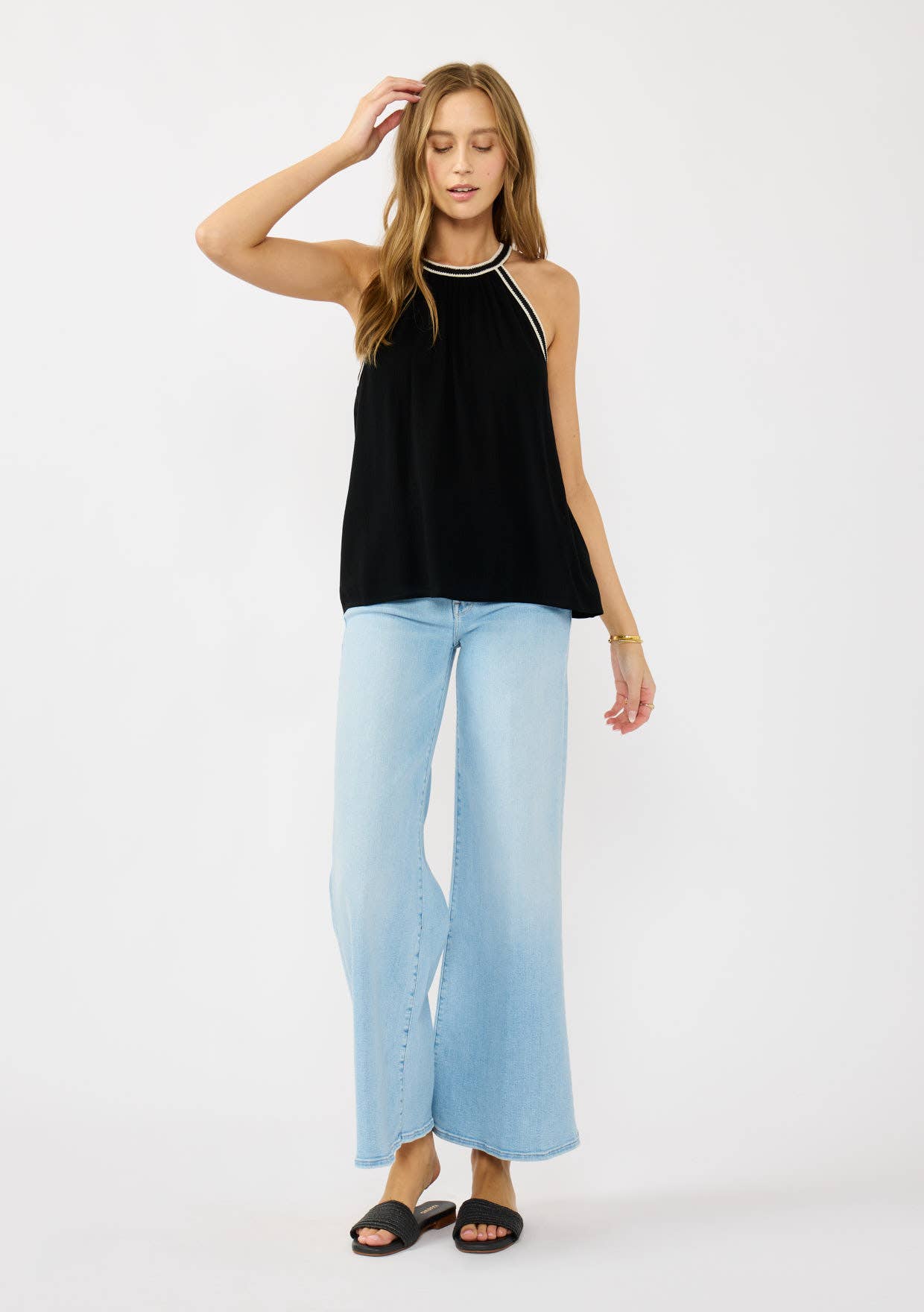 Donna Halter Crochet Top