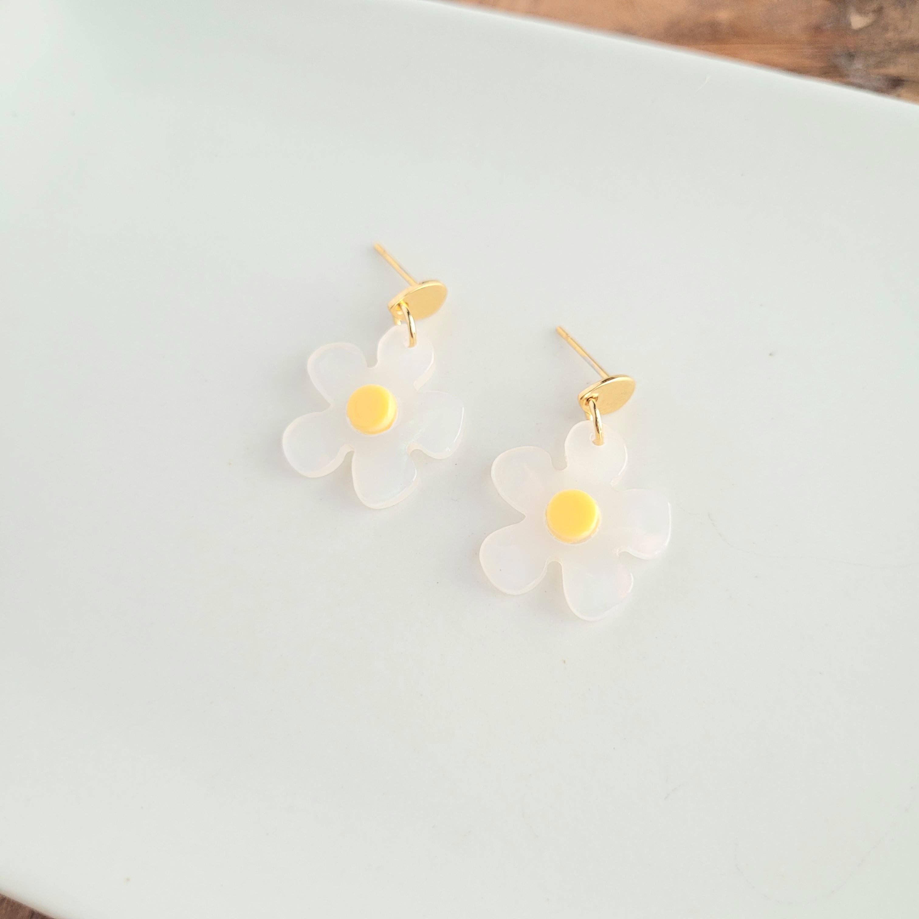 Dainty Daisy Earrings // Jewelry, Gift, Flower