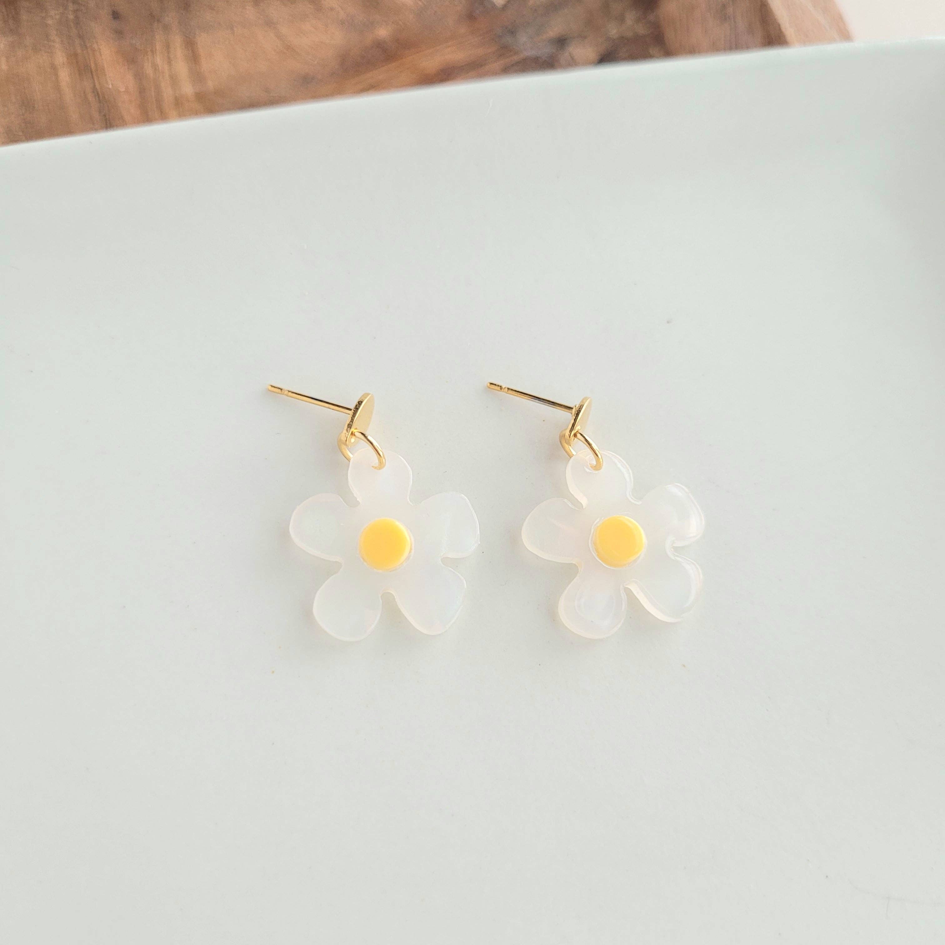 Dainty Daisy Earrings // Jewelry, Gift, Flower