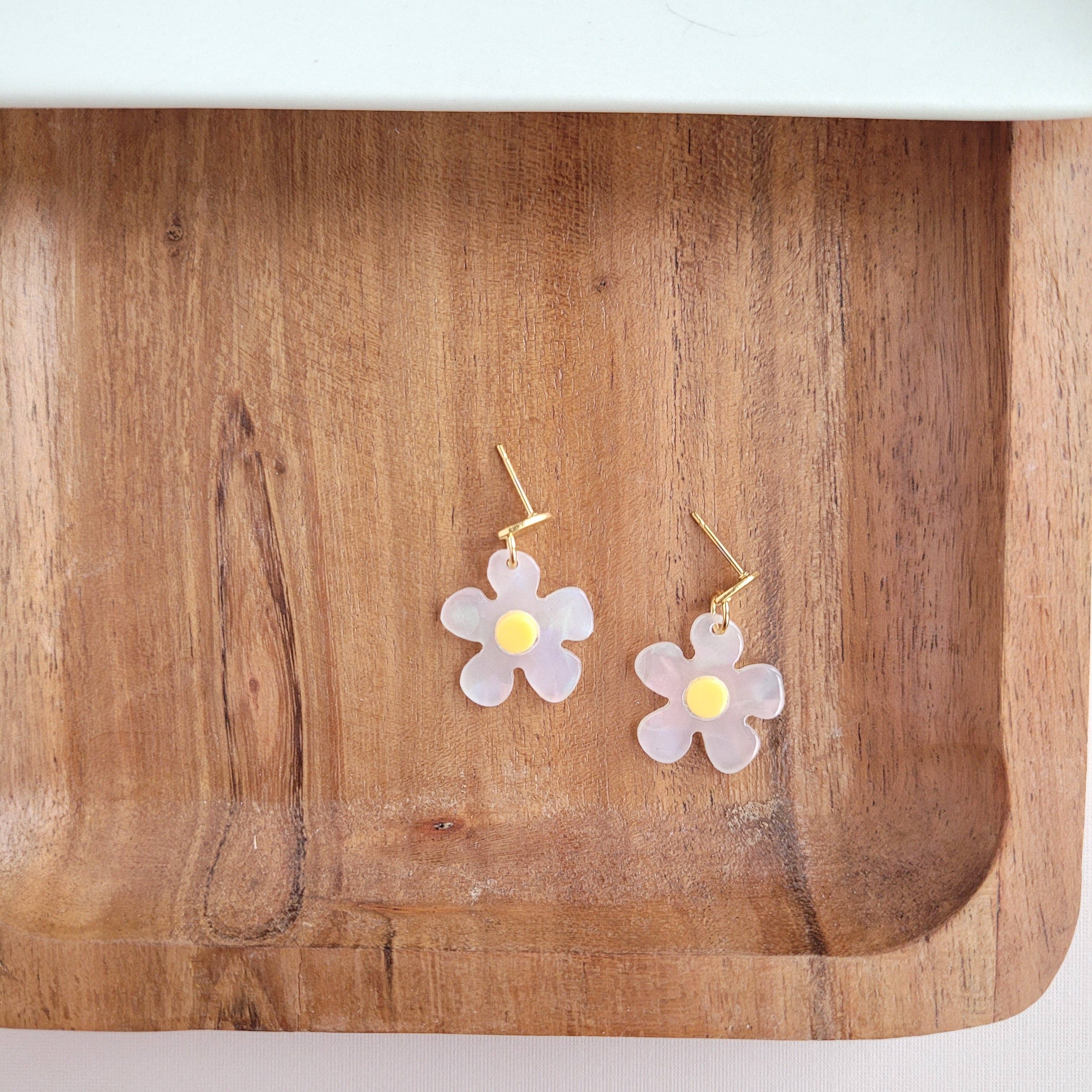 Dainty Daisy Earrings // Jewelry, Gift, Flower