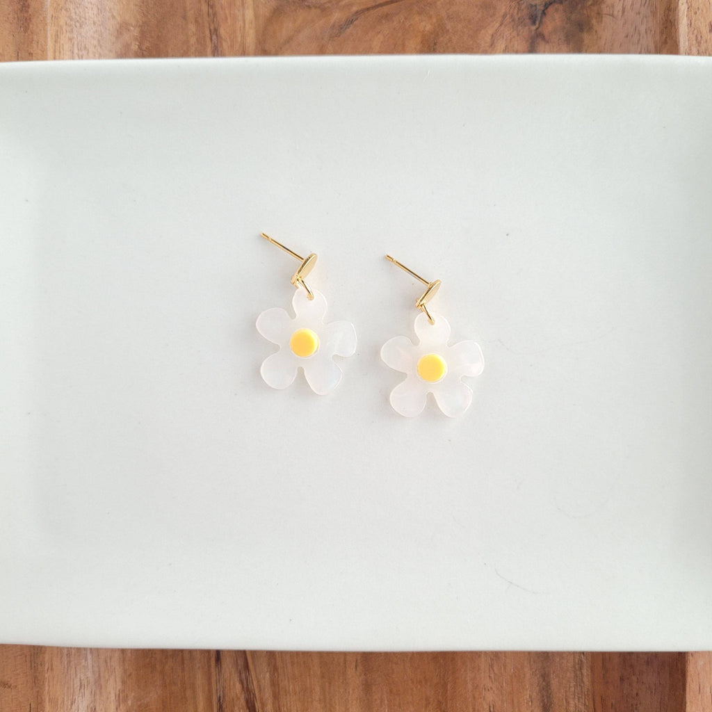 Dainty Daisy Earrings // Jewelry, Gift, Flower