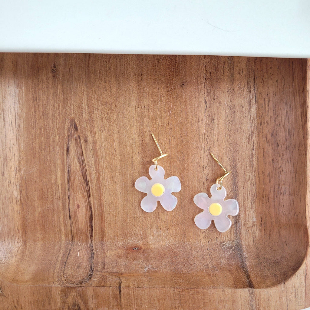 Dainty Daisy Earrings // Jewelry, Gift, Flower