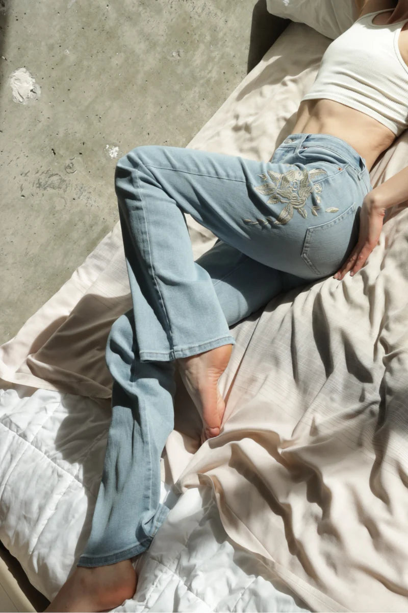 Artemis Modern Boot Jean