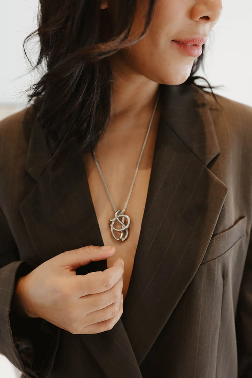 1810 Intertwined Ring Neclace