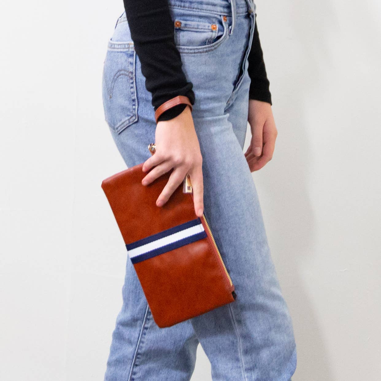 Preppy Stripe Zipper Clutch - Navy/White