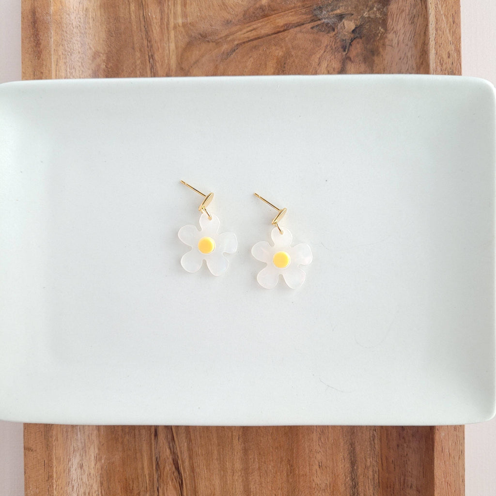 Dainty Daisy Earrings // Jewelry, Gift, Flower